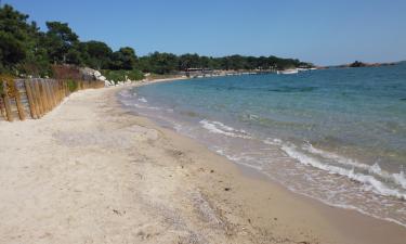 Hoteles con estacionamiento en Cala Rossa