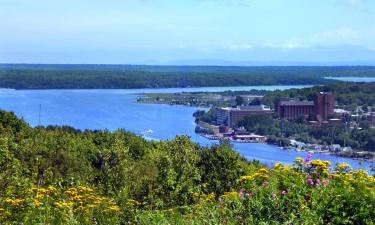 Mga Hotel na may Parking sa Houghton Lake