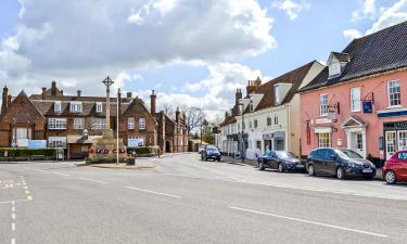 Hotels with Parking in Holt