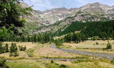 Hotéis com estacionamento em Alpe Ciamporino