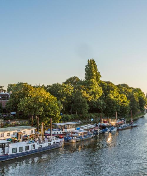 A beautiful view of Kew Bridge