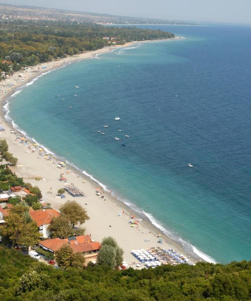 A beautiful view of Paralía Skotínis