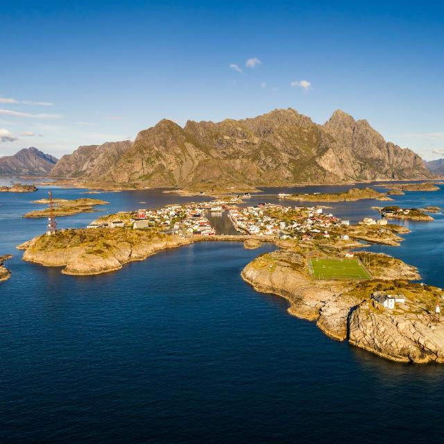 Henningsv&aelig;r
