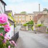 Hotels with Parking in Freshford