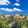 Hotell med parkering i Alhambra