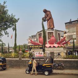 Shirdi 10 havuzlu otel