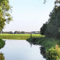 Neede 3 hot&eacute;is com piscina