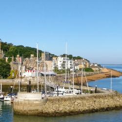 East Cowes 19 hotels with parking