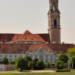 Herzogenburg 3 hotels with parking