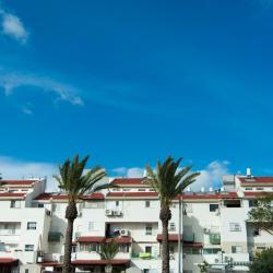 Lod 3 hotels with parking