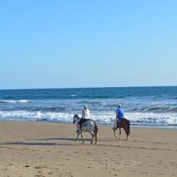 Poneloya 5 hotels with parking