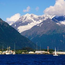Valdez 4 hotels with parking