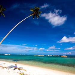 Pangkal Pinang 14 hotels with parking