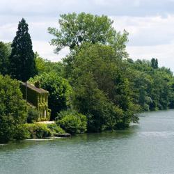 Escolives-Sainte-Camille 7 cheap hotels