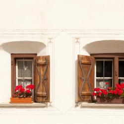 明興施泰因 3 間有停車位的飯店