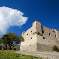 Senj 638 hotels with parking