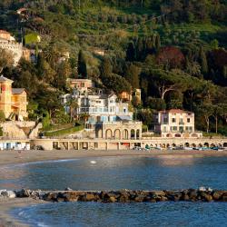 Levanto 459 hotels with parking