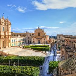 Noto 755 hotels