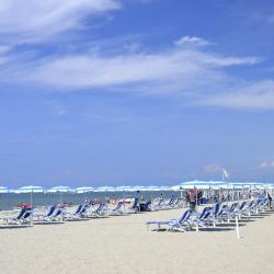 San Vincenzo 272 hotels with parking