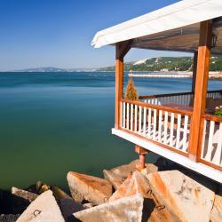 Topola 50 hotels with parking