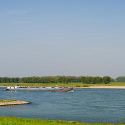 Echteld 3 hotels with parking