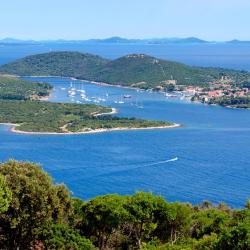 Ilovik 15 hotels