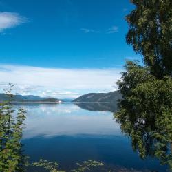 Treungen 3 hot&eacute;is com banheiras de hidromassagem