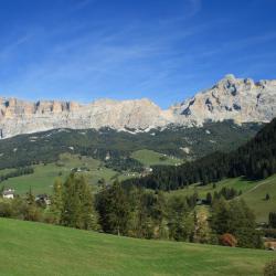 Rodengo 14 hotels with pools