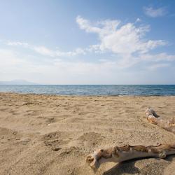 Agioi Apostoli 6 hotels with parking