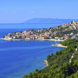 Igrane 104 hotels with parking