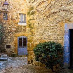 Peratallada 3 country houses