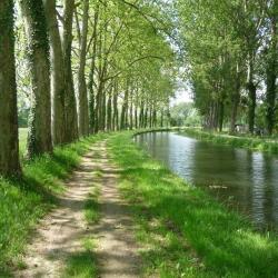 Saint-Amand-Montrond 16 hot&eacute;is com estacionamento