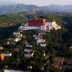Chengde 9 hotels with parking