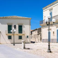 Sampieri 43 hotels with parking