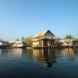 Srinagar 75 4-star hotels