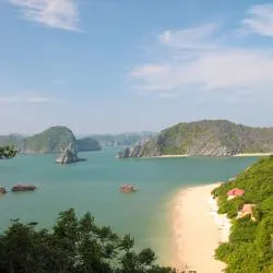カットバ島 3軒のリゾート