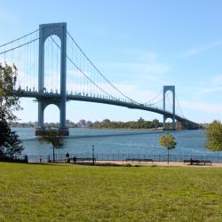 Bronx 17 hotels with parking