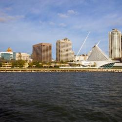 Milwaukee 323 hotels