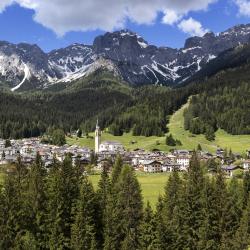 Padola 42 hotels with parking