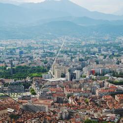 Meylan 13 hot&eacute;is com estacionamento