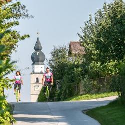 Eugendorf 12 hotels with parking