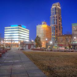 New Rochelle 8 hotels with parking