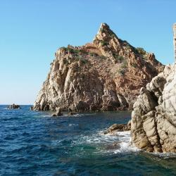 Cagnano 9 hotels with parking