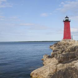 Manistique 12 pet-friendly hotels