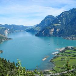 Seedorf 3 hot&eacute;is com estacionamento