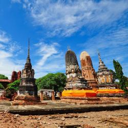 Chai Nat 5 hot&eacute;is com estacionamento