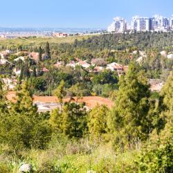Kefar Sava 3 hotels with parking