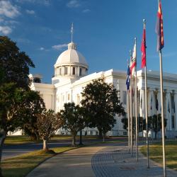 Montgomery 3 hotels with jacuzzis