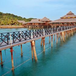 Teluk Bakau 4 resorter