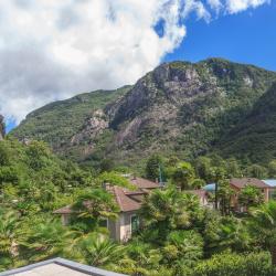 Ponte Brolla 3 cottages